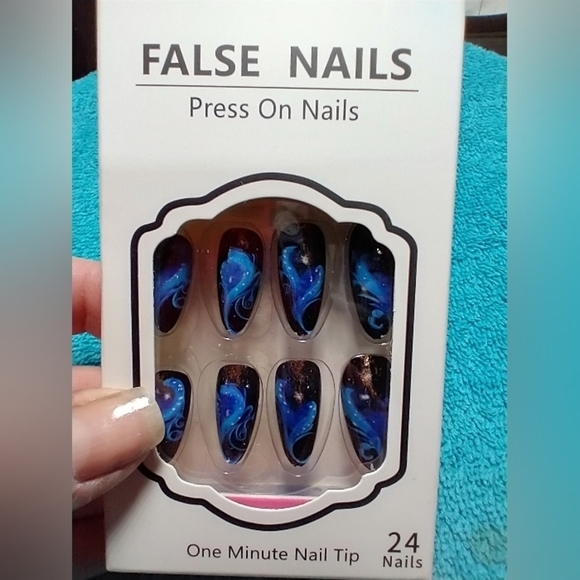 Press on nails black blue swirl design art nail set - Picture 3 of 3